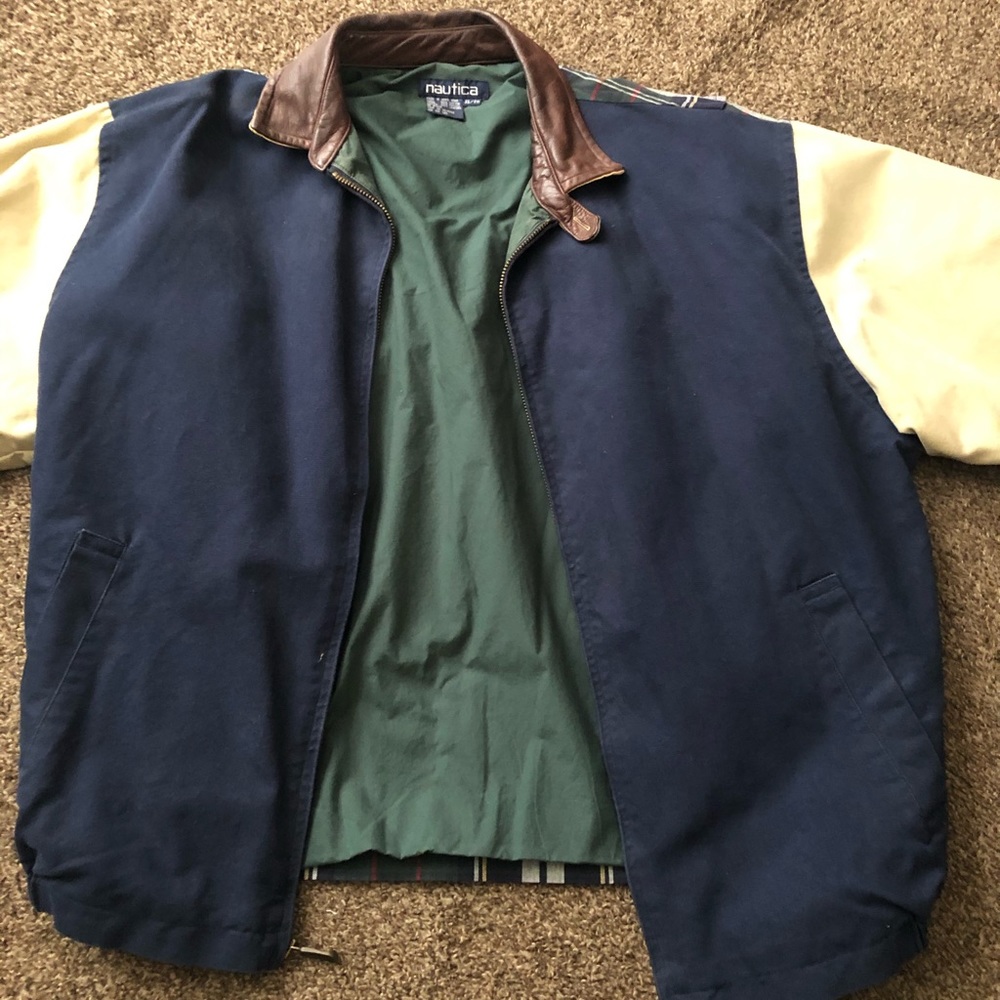 Mint condition men’s Nautica coat vintage.